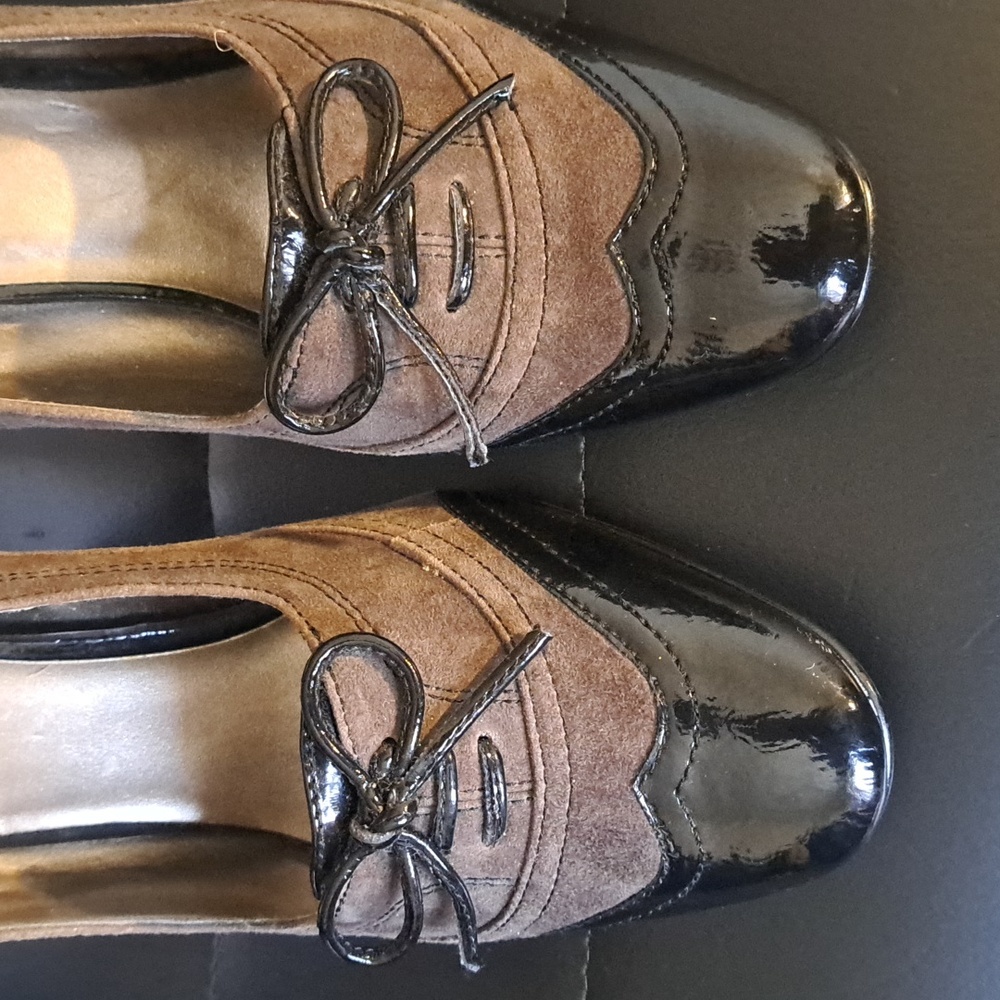 LNIB BEAUTIFUL Heels - Picture 2 of 9